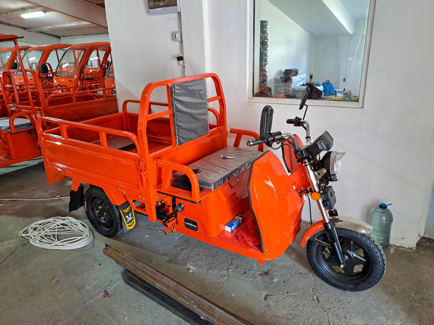 Triciclu electric de marfă model Bitz-Bitz Cargo S3-2 (fără cabină)