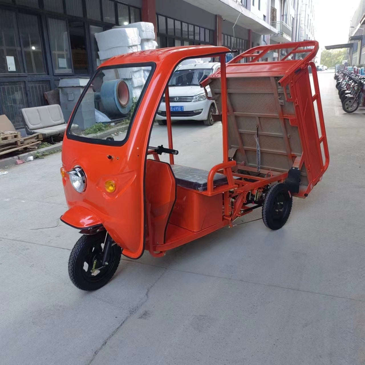 Triciclu electric de marfă model Bitz-Bitz Cargo S3