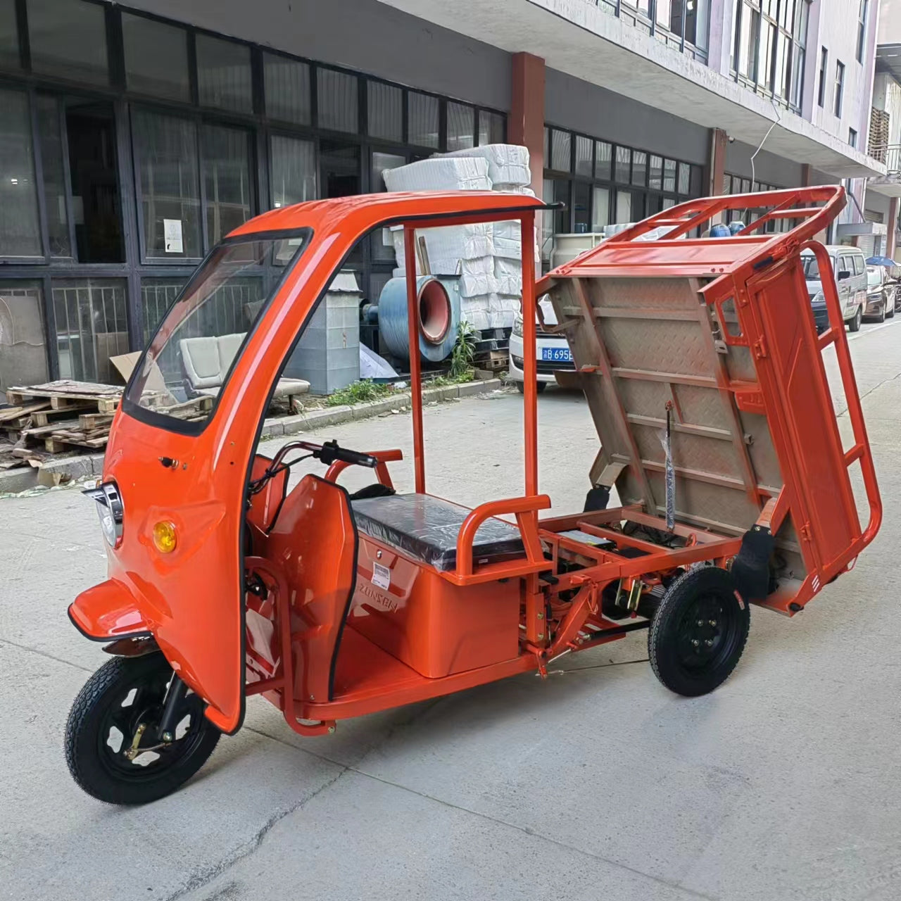 Triciclu electric de marfă model Bitz-Bitz Cargo S3